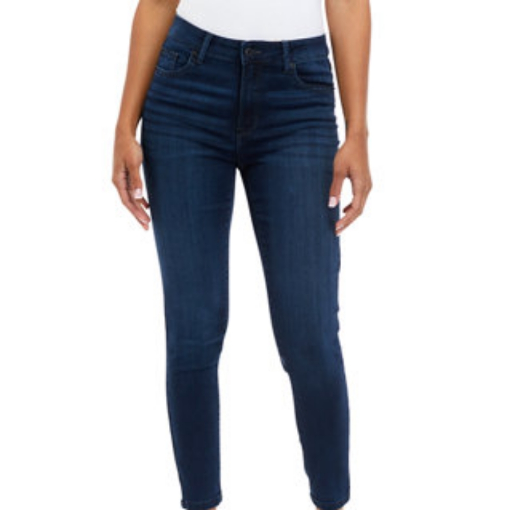 New with Tags Celebrity Pink Skinny Mid Rise Size 5/27